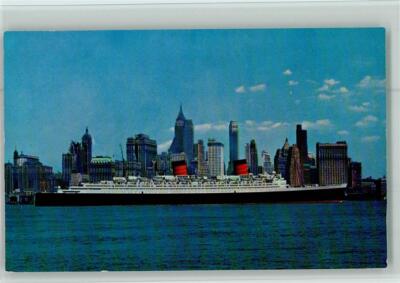 10511227 - Queen Elizabeth passing lower Manhattan, good condition steamer