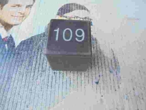 Relais Lüfter-Kühler  Bora Polo Golf Passat 357906381A PA6GF30 Nr.109