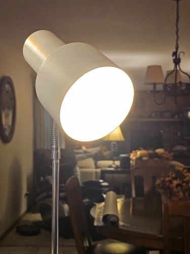 Vintage Mid Century Modern White Adjustable Tripod Desk Lamp Gooseneck Chrome - Picture 14 of 17