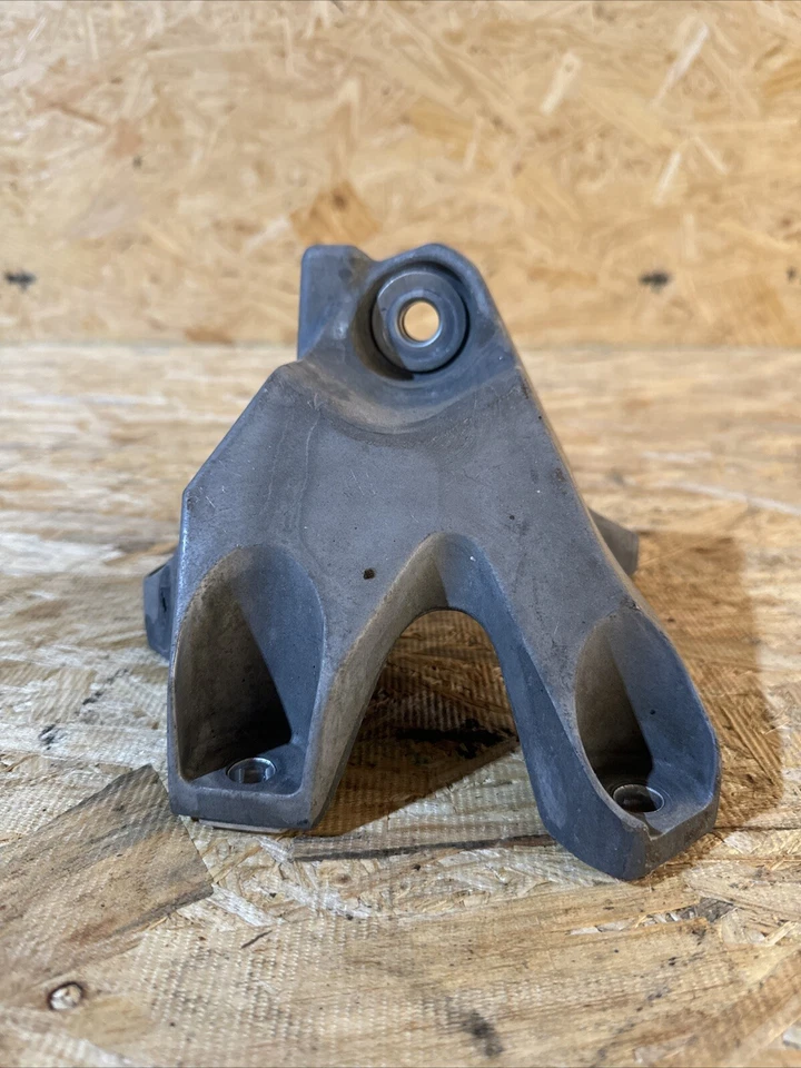 Cadillac 13-15 tracción trasera ATS CTS 3,6 L. SOPORTE MONTAJE MOTOR LADO PASAJERO (RC-10) Foto 3 de 4