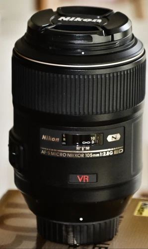 NIK0N LENS AF-S VR MICRO-NIKKOR 105mm f/2.8 IF-ED LOOKS GREAT AND WORKS GREAT