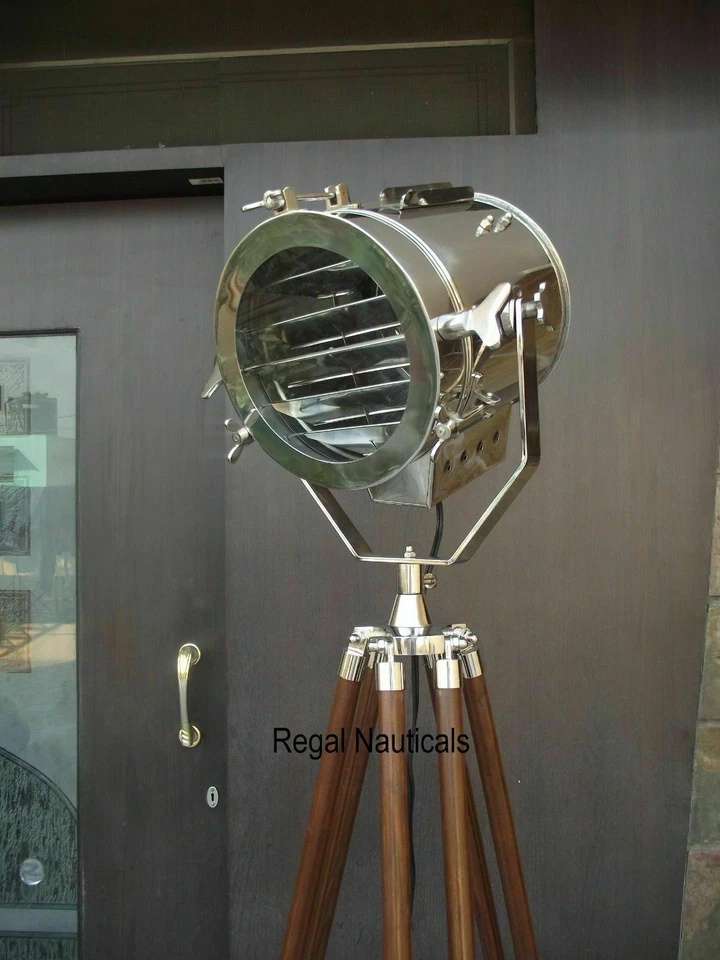 REPRODUCCIÓN NÁUTICA FOCO DE LUZ DE BÚSQUEDA DE PUNTOS CON SOPORTE DE TRÍPODE DE MADERA PARA PISO... Foto 2 de 4