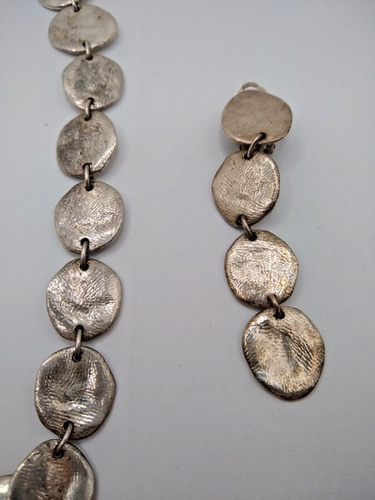 Cecile & Jeanne Paris Vintage Thumprint Necklace and Earring set clip on - Picture 5 of 12