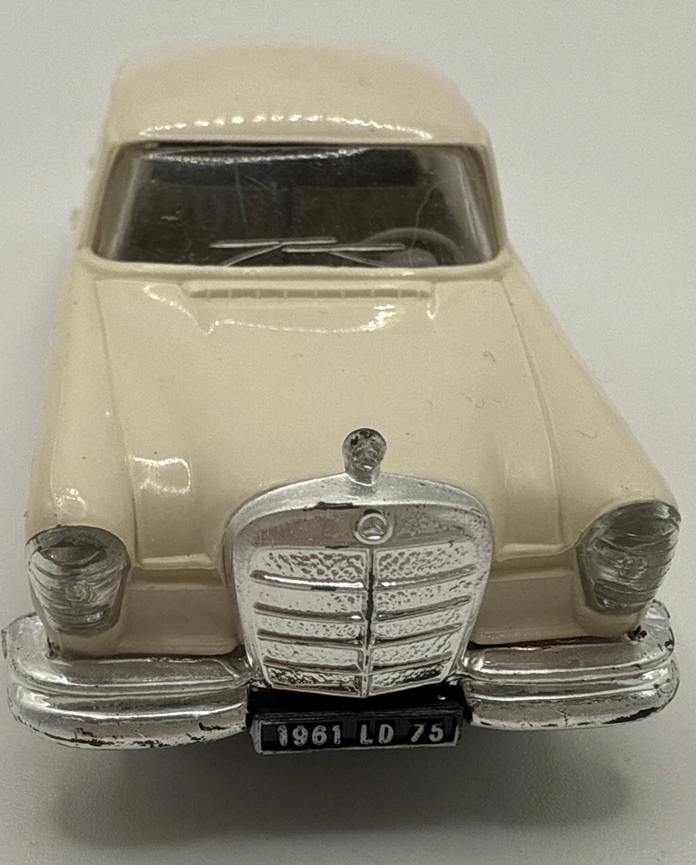 Mercedes Benz 220SE vintage NOREV, hecho en Francia 1/43 Foto 4 de 4