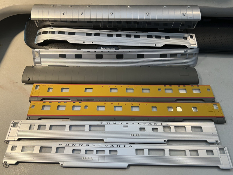 Passenger car side & roofs AHM & Walthers