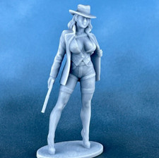 Miniature girl gangster. painted Toy Soldiers 60   Resin Tabletop