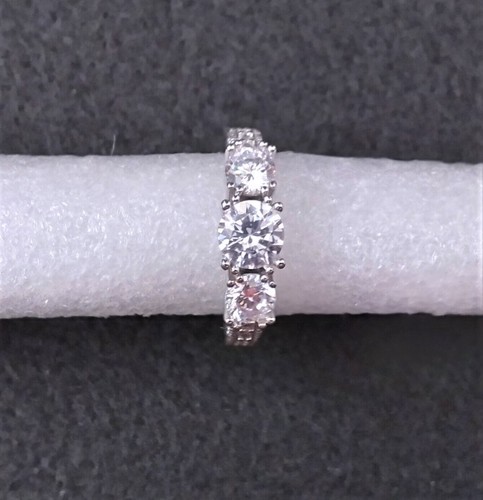 Brand New Beautiful White Gold Filled** Triple Zircon Stones Ring - Size 8 - Picture 1 of 7