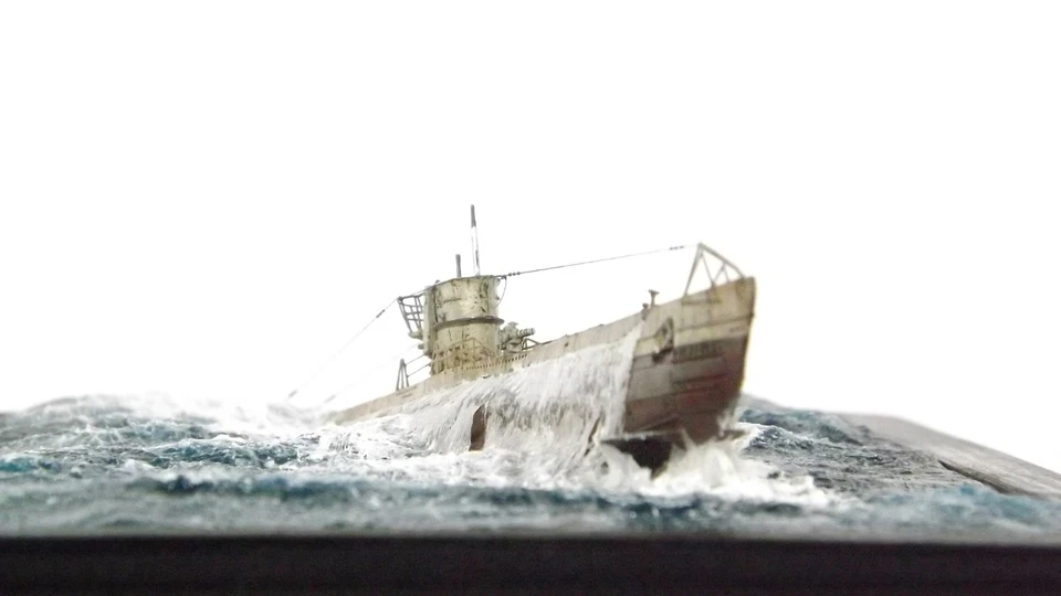 U-Boat type VII B U47 German Submarin WW2 Ocean Diorama 1/350 Built and painting - Bild 4 von 4