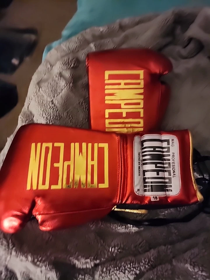 Guantes de boxeo Campeon de 16 oz nuevos nunca usados. Excelente estado. Nunca usado Foto 4 de 4