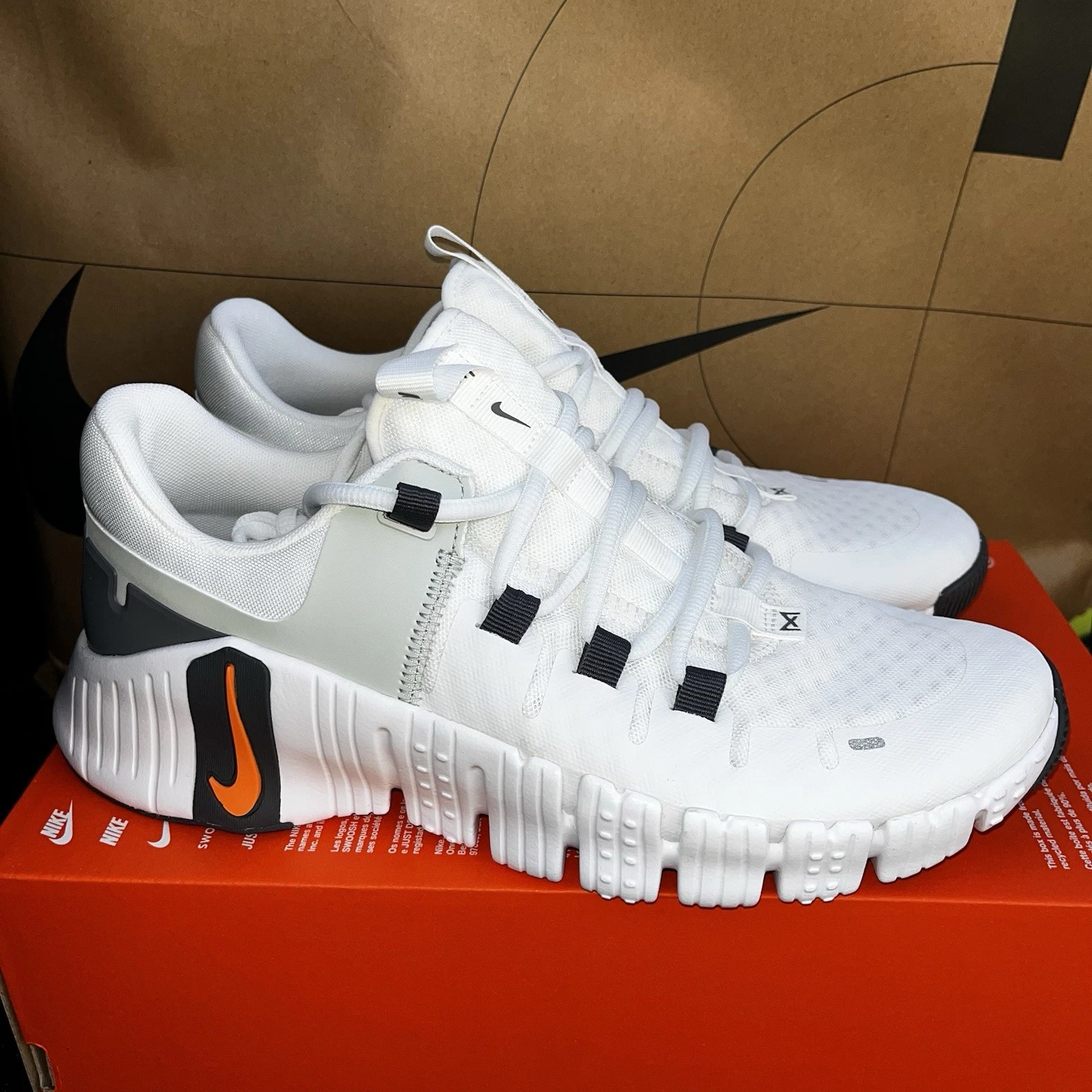 NEW Nike Free Metcon 5 Summit White/Bright Mandarin NBY DV3949-101 Mens Size 12