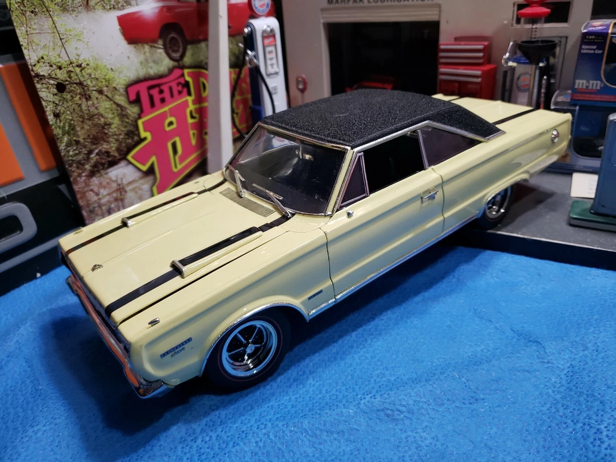 Highway 61 1/18 scale 1967 Plymouth GTX Die Cast Promotions 