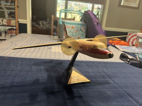 Vintage Fairchild Hiller Airplane Desk Model Original Wood FH-227 - Picture 2 of 9