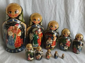 russian matryoshka nesting dolls