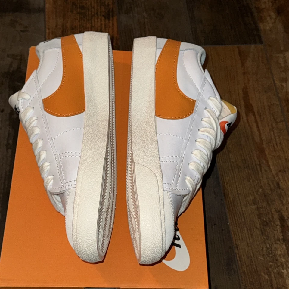 Nike Blazer Bajo 77 Jumbo Blanco Alfa Naranja DN2158-100 Para hombres NUEVO EN CAJA talla 12 Foto 2 de 4