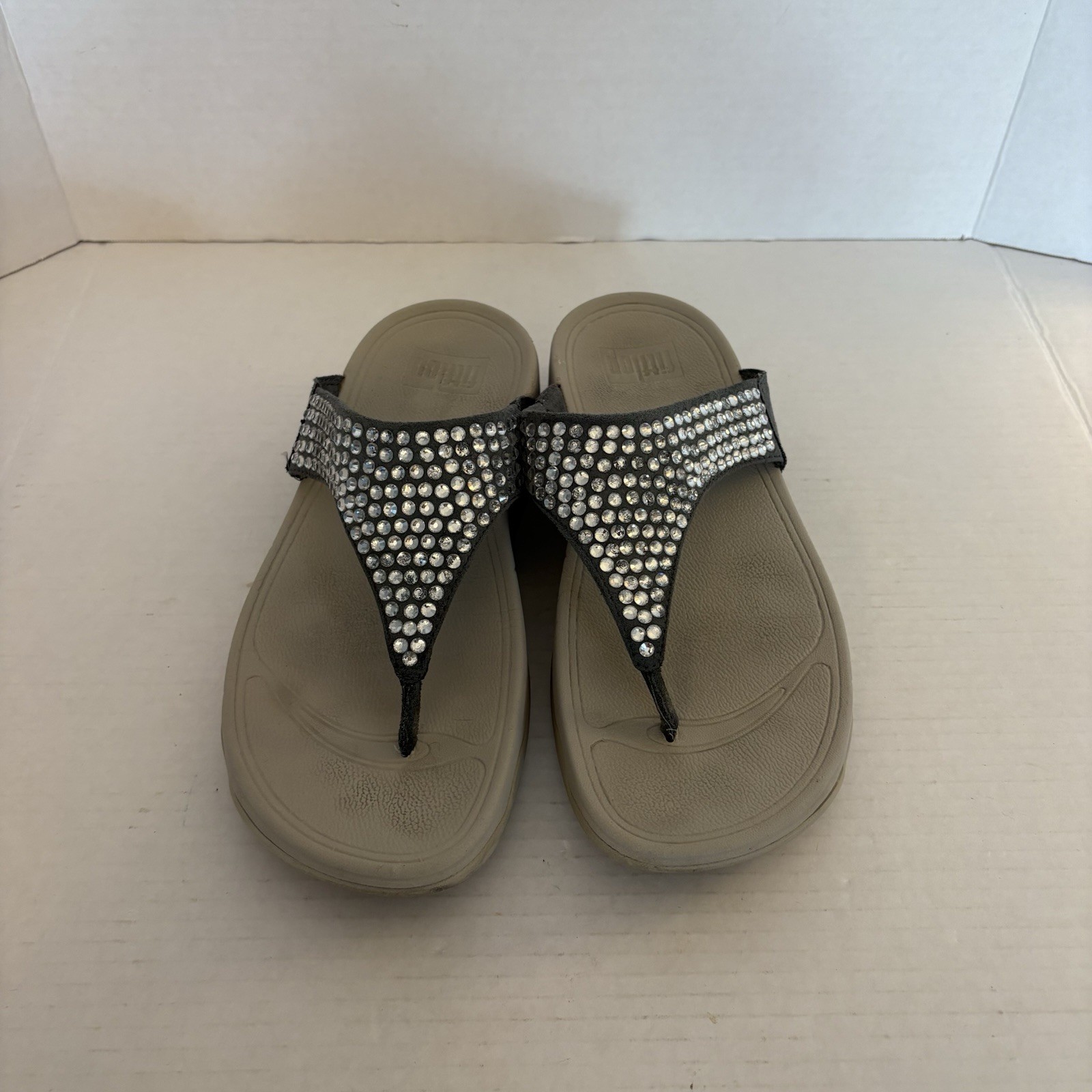 FitFlop Sandals Womens Size 8 Grey Suede Rhinestone Thong Wedge Comfort