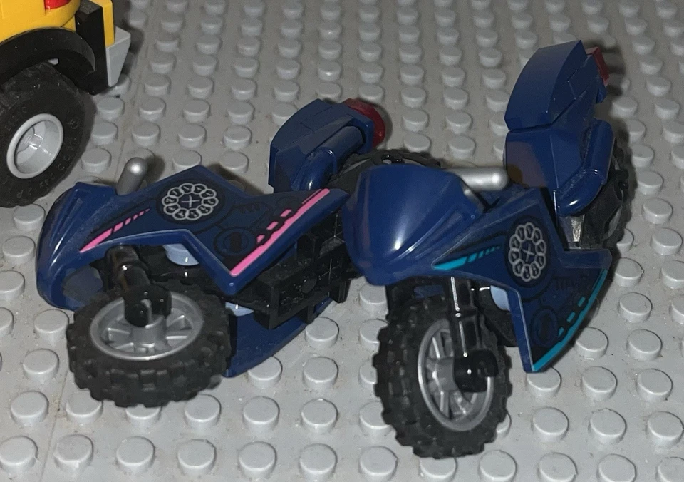 Lego 76176 Super Heroes Escape from The Ten Rings Set W/ Minifigures - Image 4 of 4