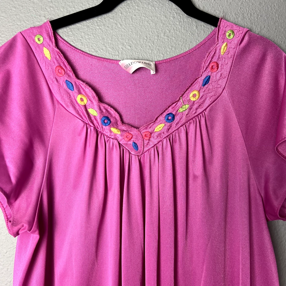 De Colección Shadownline Pequeño Rosa Satinado 50" Largo Peignoir Camisón Pijama Ropa de Salón Foto 3 de 4