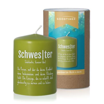 Goodtimes Stumpenkerze Olive, Text Weiß ''Schwester Definition''