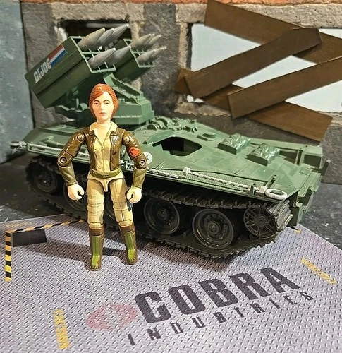 GI JOE ~ 1983 WOLVERINE TANK & COVERGIRL ~ EXCELLENT SHAPE
