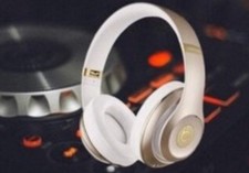Beats by Dr. Dre Studio3 Wireless Noise-Cancelling Gold With Case And Charger