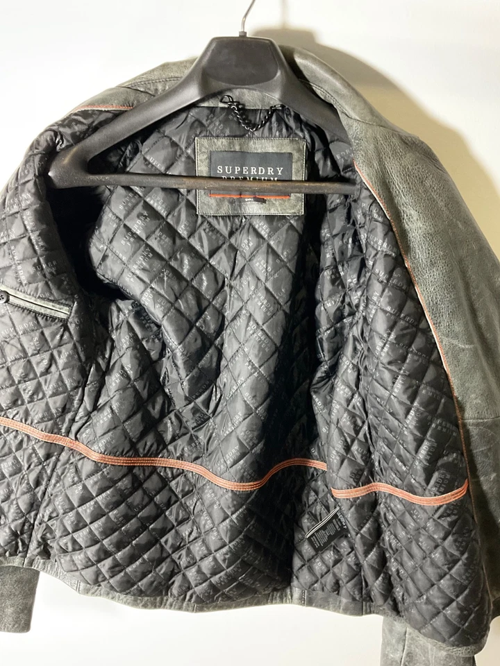 Chaqueta de cuero súper seca Foto 4 de 4