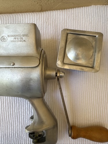 Vintage BERARDUCCI Bros. MCKEESPORT, PA da tavolo MORSETTO attacco MACINA FORMAGGIO GRATTUGIA - Foto 2 di 16