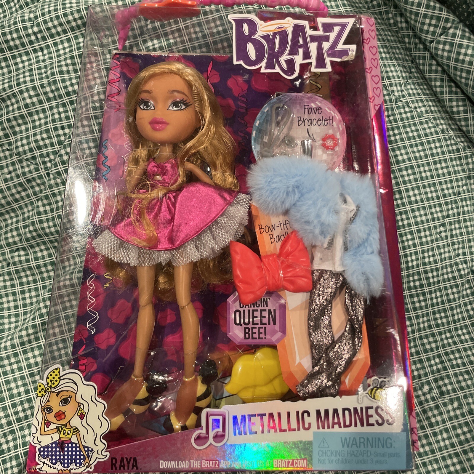 Bratz Metallic Madness Raya Doll Gray Eyes Bee Shoes New in Package