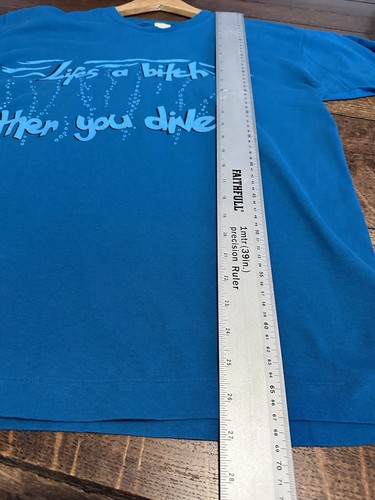 Camiseta años 80 90 puntada única Life’s A Bitch Then You Dive! Camisa Retro Cool L - Imagen 13 de 15