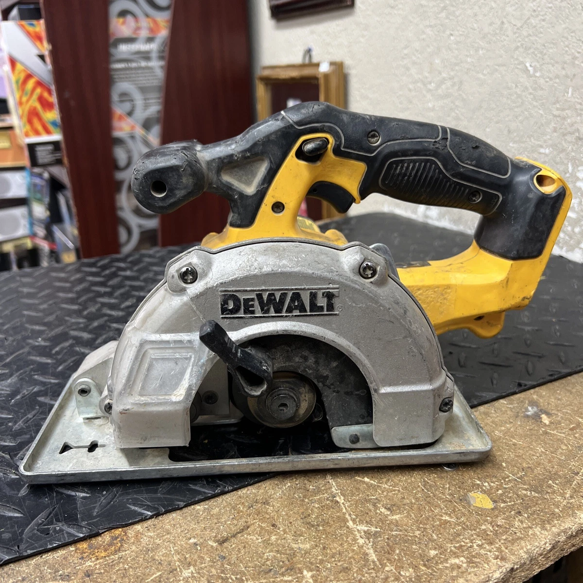 DeWALT DCS373 20V Cordless Lithium Ion Metal Cutting Circular Saw