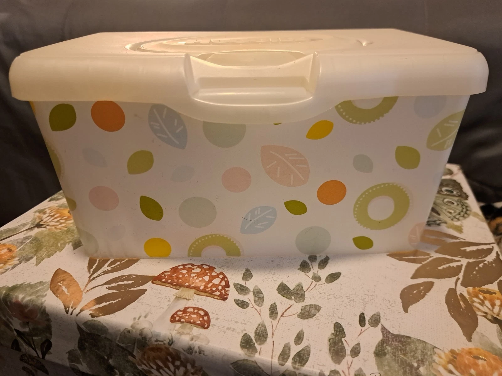 Huggies Baby Wipes Reusable Refillable Plastic Container Circle Leaf Print