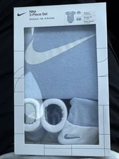 Nike Newborn 3 Piece Set Bodysuit Hat Bib Size 0-6 Months NIB  Lt Blue