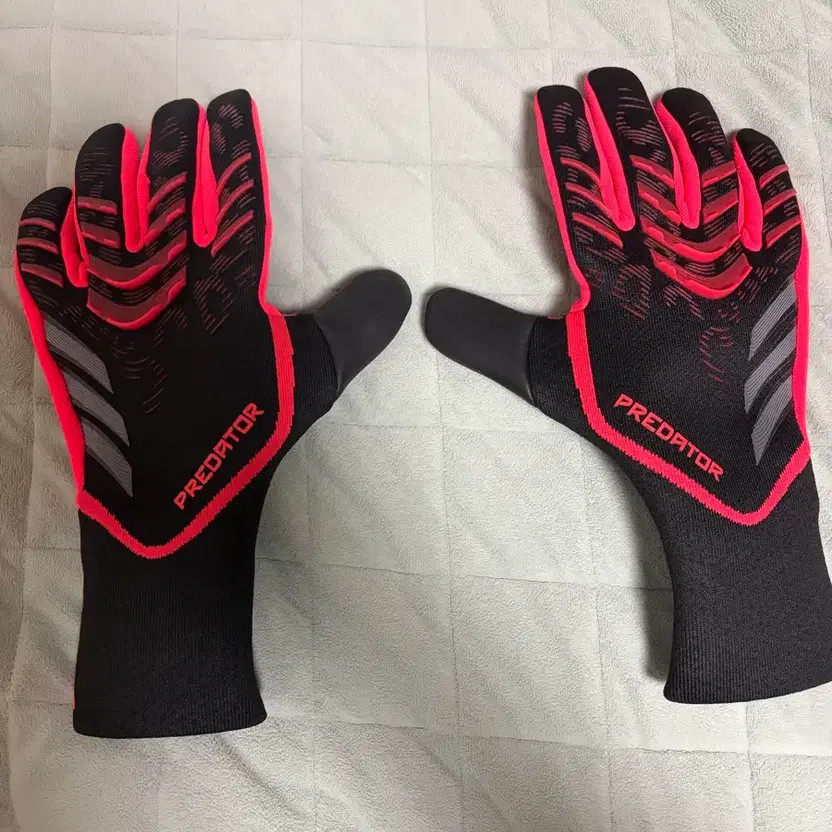 Adidas Predator Pro Goalkeeper Gloves - Size 9 thumbnail 3