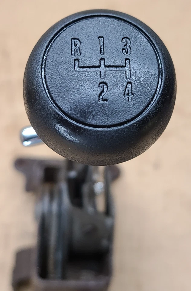 71-78 雪佛兰 Monza,Vega 变速器 带旋钮联动和靴子 72 73 74 75 76 77 Saginaw — 第 2/4 张图片