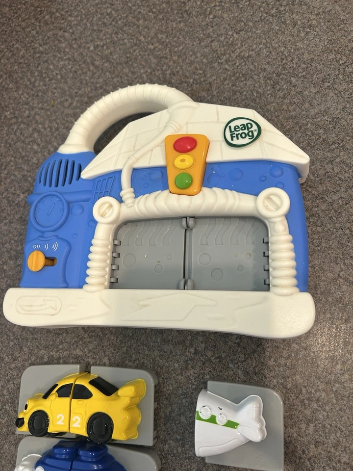 Leap Frog Fridge Wash N Go Magnetic Vehicle W/ Magnetic Alphabet Letters Tested - Image 3 of 4