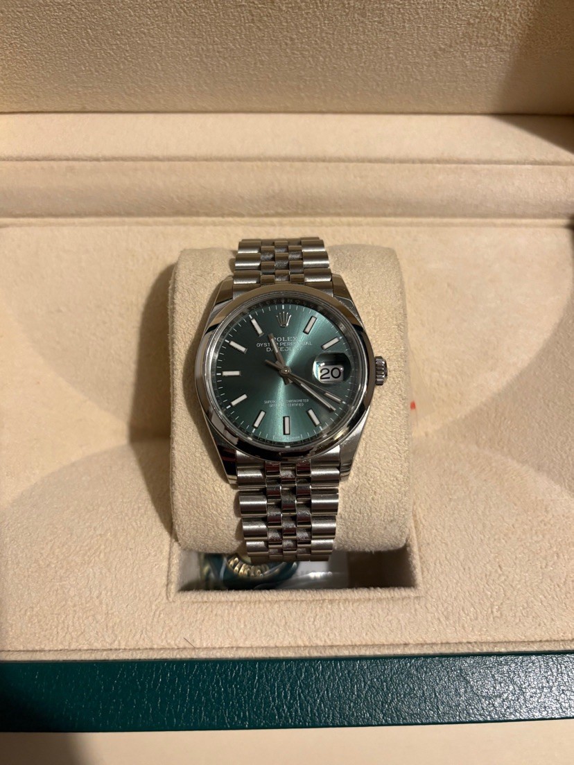 Rolex Datejust 36mm 126200 Mint Green Dial Box & Papers 2022 image 9