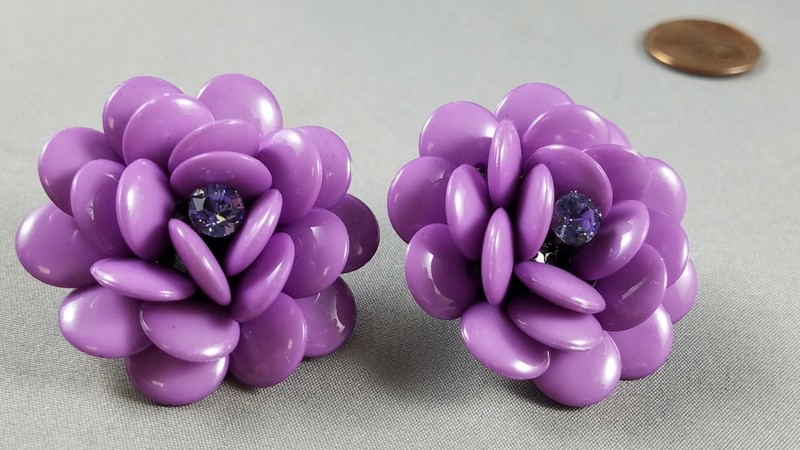 Vtg JOAN RIVERS Fun Purple Flowers Earrings Clip on  (A2)