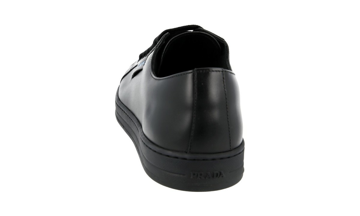 Prada Vitello Plume Leather Runner. Black, Mens Sz. 9 Prada Mens Vitello Plume Leather Trainer Sneakers Nero Black  main image 4