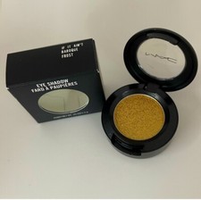 MAC single eyeshadow shade If it ain't Baroque