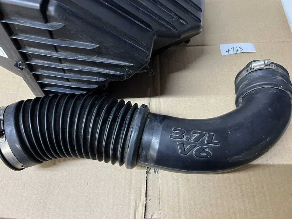 Jeep Liberty 2008-12 3,7 L filtro de aire caja con manguera OEM 04880266AA AB Foto 4 de 4