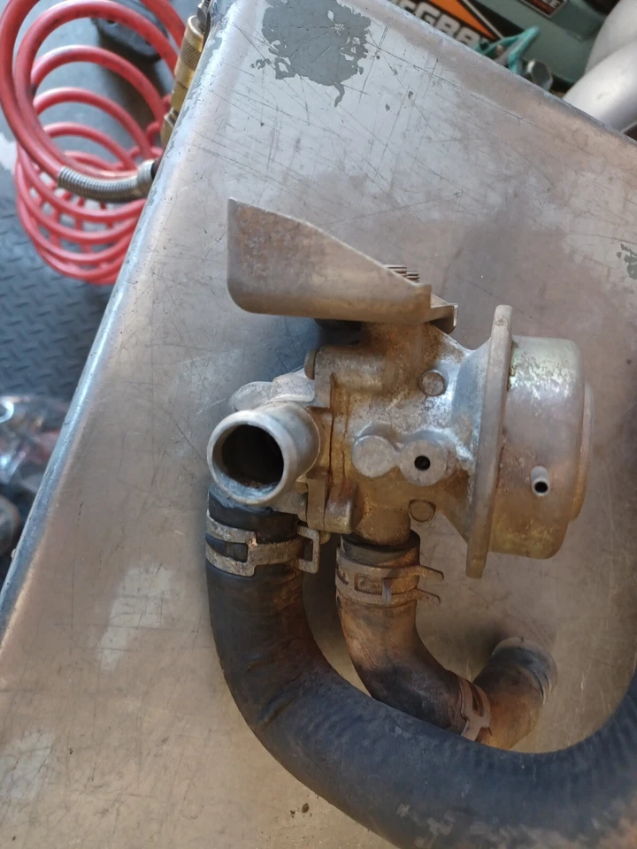 Válvula de conmutación de vacío Toyota Land Cruiser FJ80 1991-1992 3FE 25710-61031  Foto 4 de 4