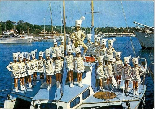 Antibes - Le port, vue générale - Carte postale ancienne et vue d'Hier