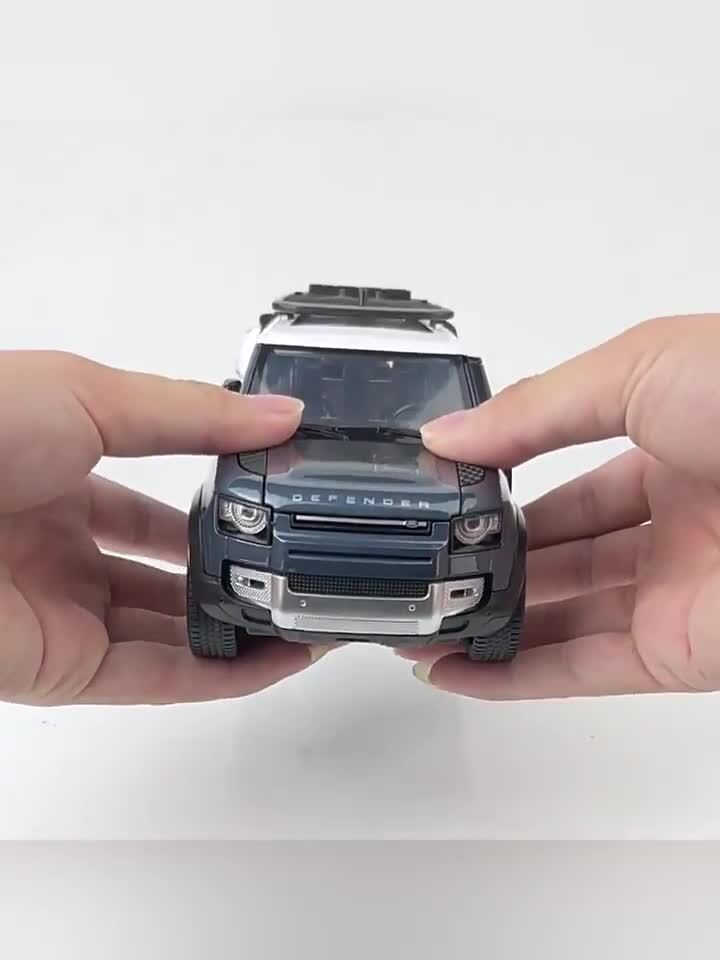 ミニカー Land Rover Defender 110 (2015) 1:18 1/18 Almost