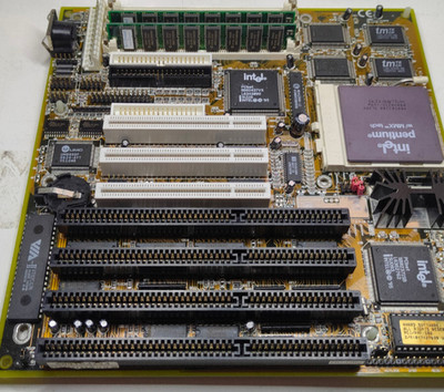 Socket 7 AT Lucky Star 5V-1A Ver 2.0 (Apollo VPX/97) CPU & 64 MB + Bonus