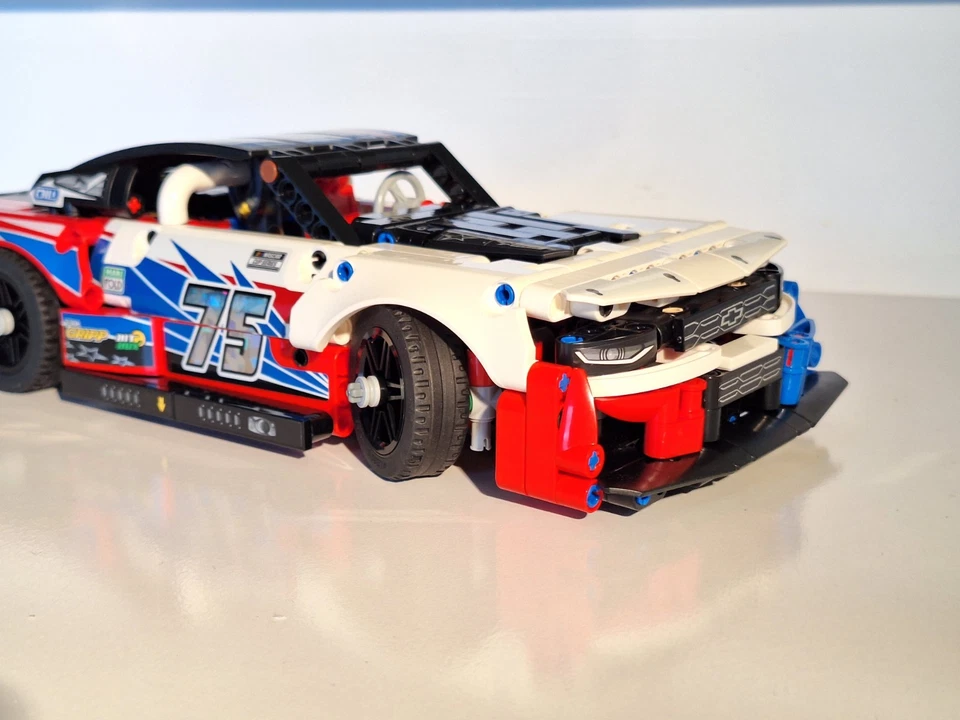 Lego Technic 42153 Nascar Camaro Nextgen 100% Complete. 672p. No Manual Or Box - Image 4 of 4