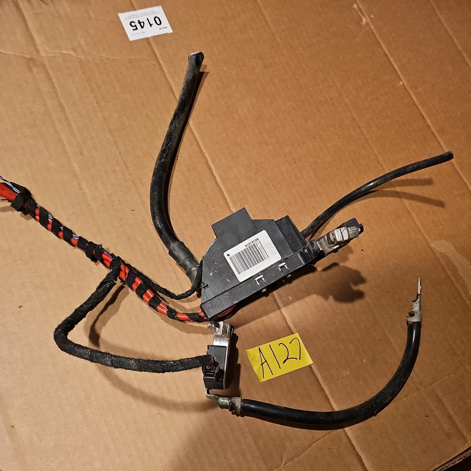 Audi S4 2013 terminal de batería abrazadera positiva y negativa Foto 2 de 4