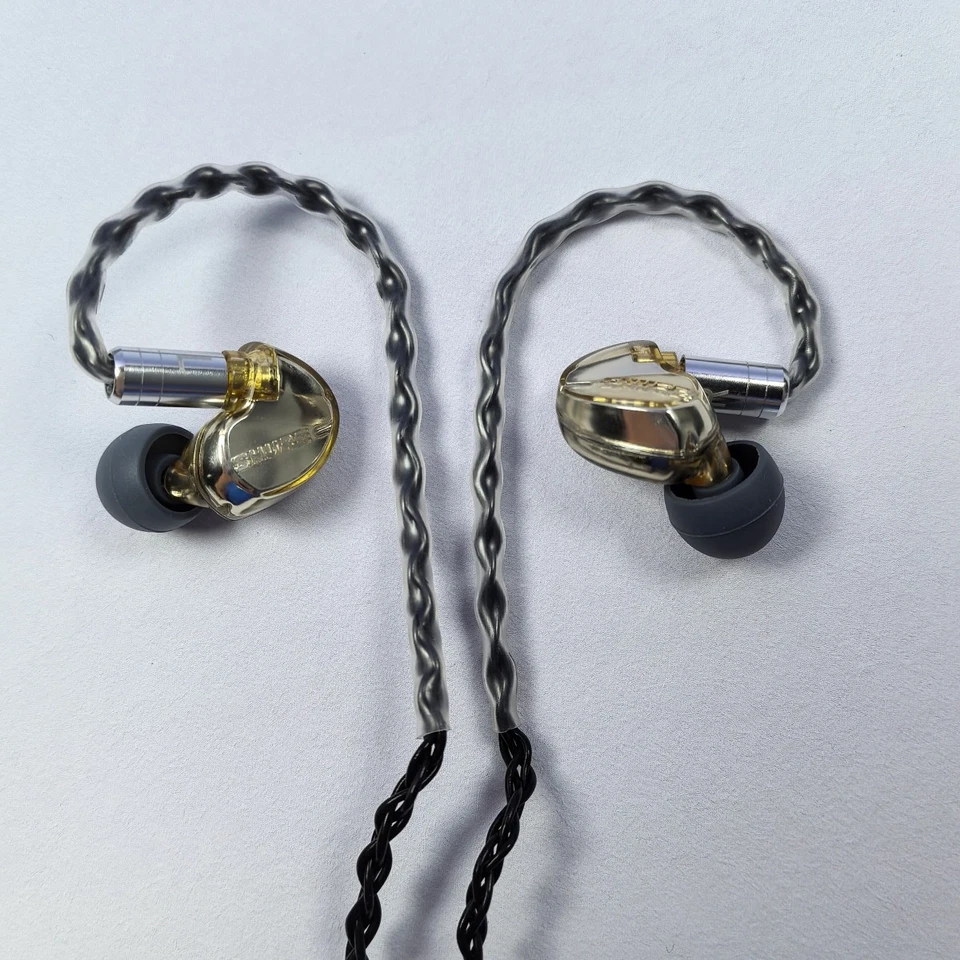 Shure SE535 Professional Sound Isolating Earphones Wired In-Ear Headphones Gold - Image 2 of 4