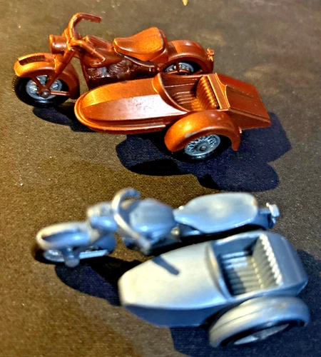 "2 MATCHBOX" LESNEY MOTORCYCLES 66-B HARLEY DAVIDSON w/ SIDECAR  4-C TRIUMPH