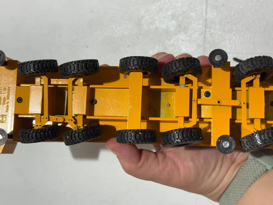 VINTAGE DEMAG  AC 435 TRUCK MOUNTED HYDRAULIC CRANE 1/50 CONRAD 2081 - Image 4 of 4