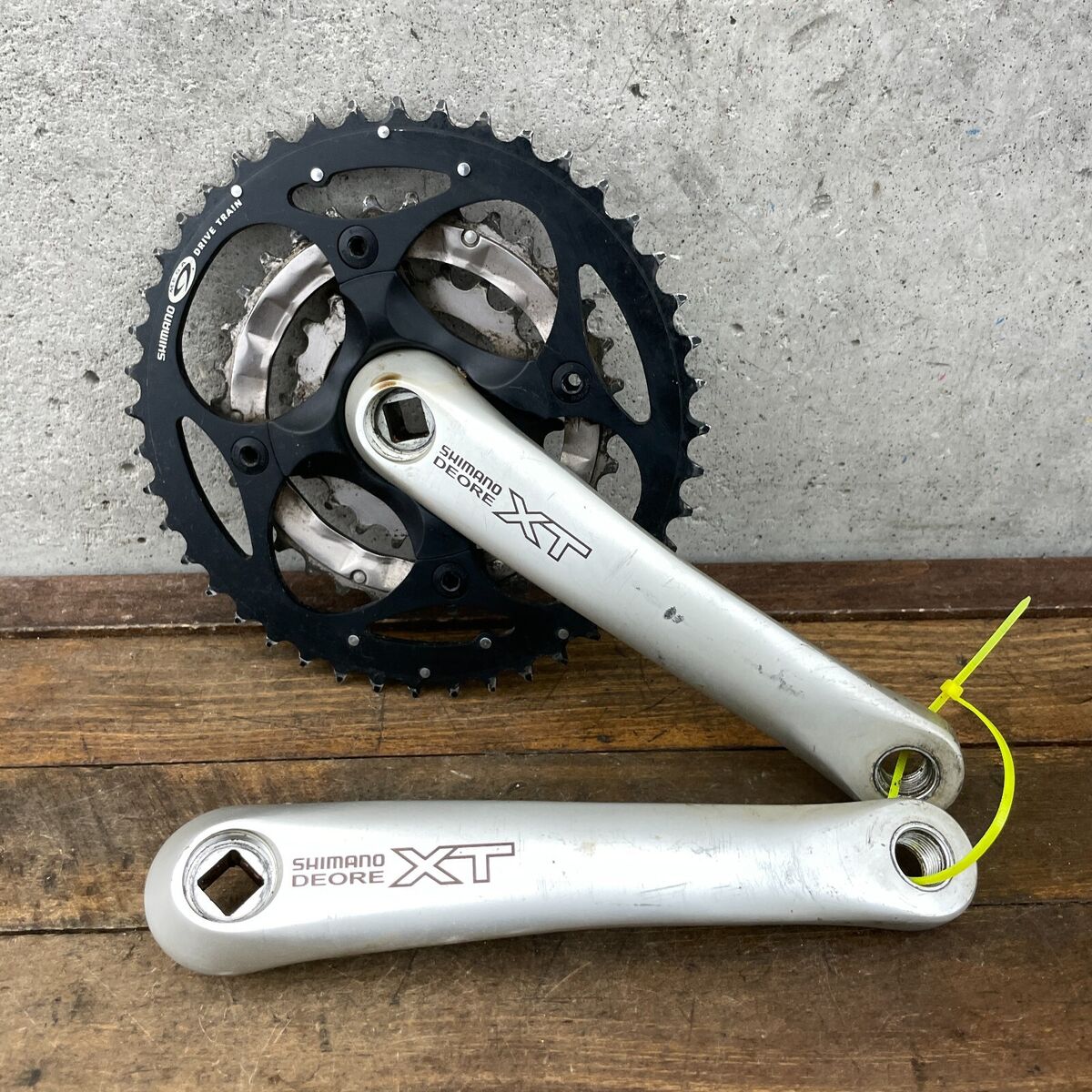 Shimano Deore XT Fc-m750 Crank Set 175mm 9 Speed Triple Shimano Deore XT Fc-m750 Crank Set 175mm 9 Speed Triple