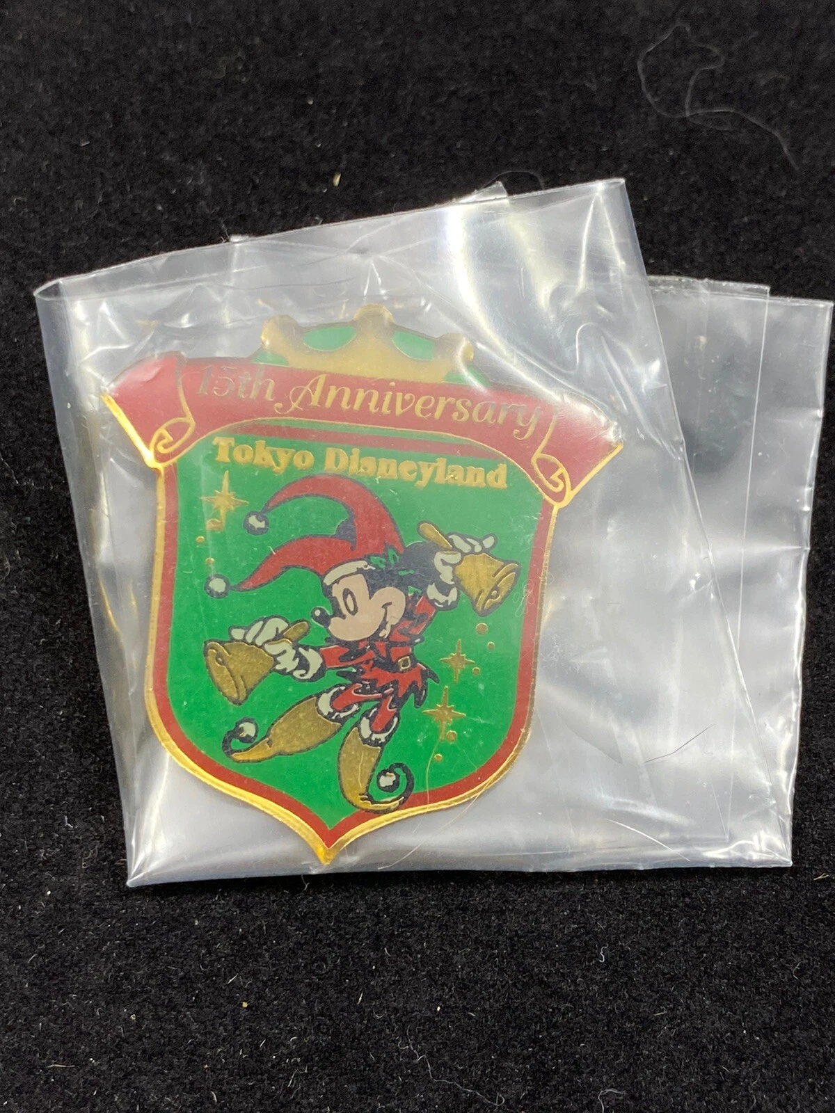Disney Pin - Tokyo Disneyland 15th Anniversary Red and Green 1724